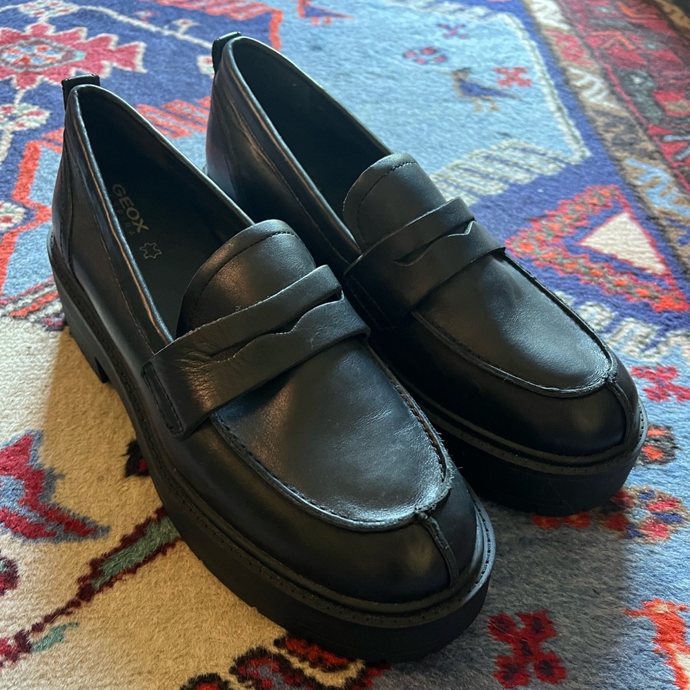 Geox D Spherica EC7 women's black leather chunky platform loafers, size 10